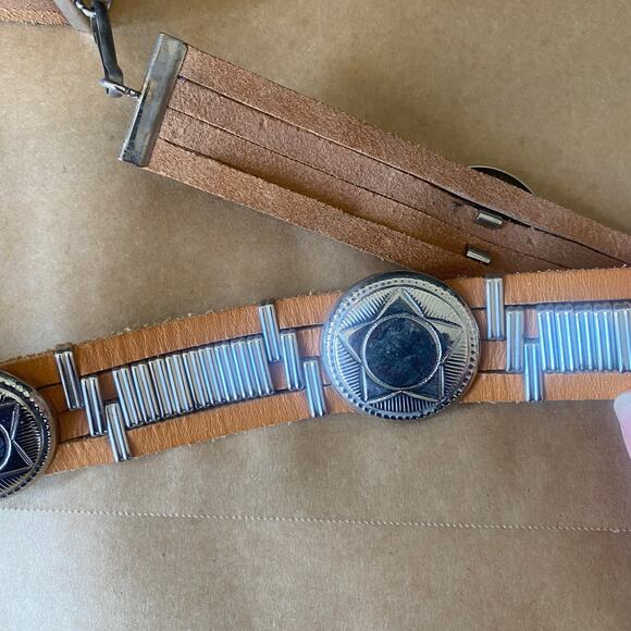 Vintage Tan Leather Silver Tone Embellished Star Pattern Waist Belt Clip Closure - Picture 2 of 7